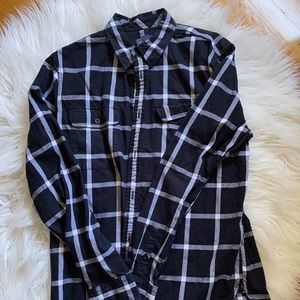 Old Navy Long Sleeve Flannel in Black & white